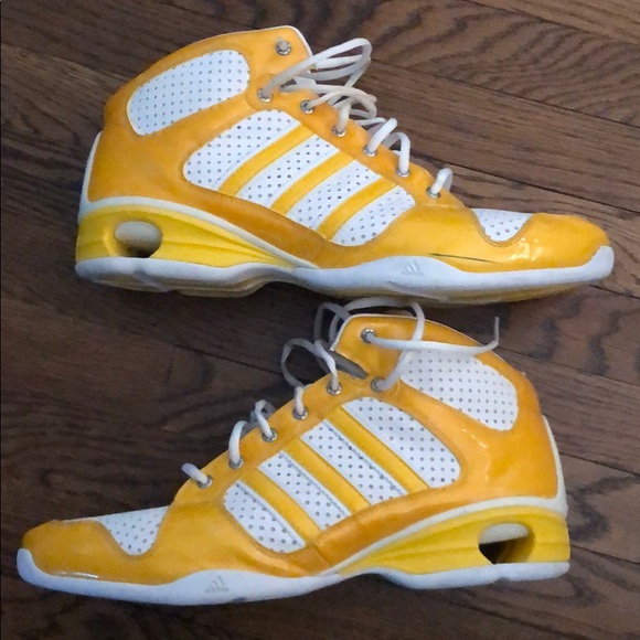 antoihe walker Signed Adidas basketball shoe - Picture 4 of 5